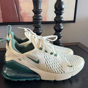 Nike Air Max 270
Big Kids' Shoes